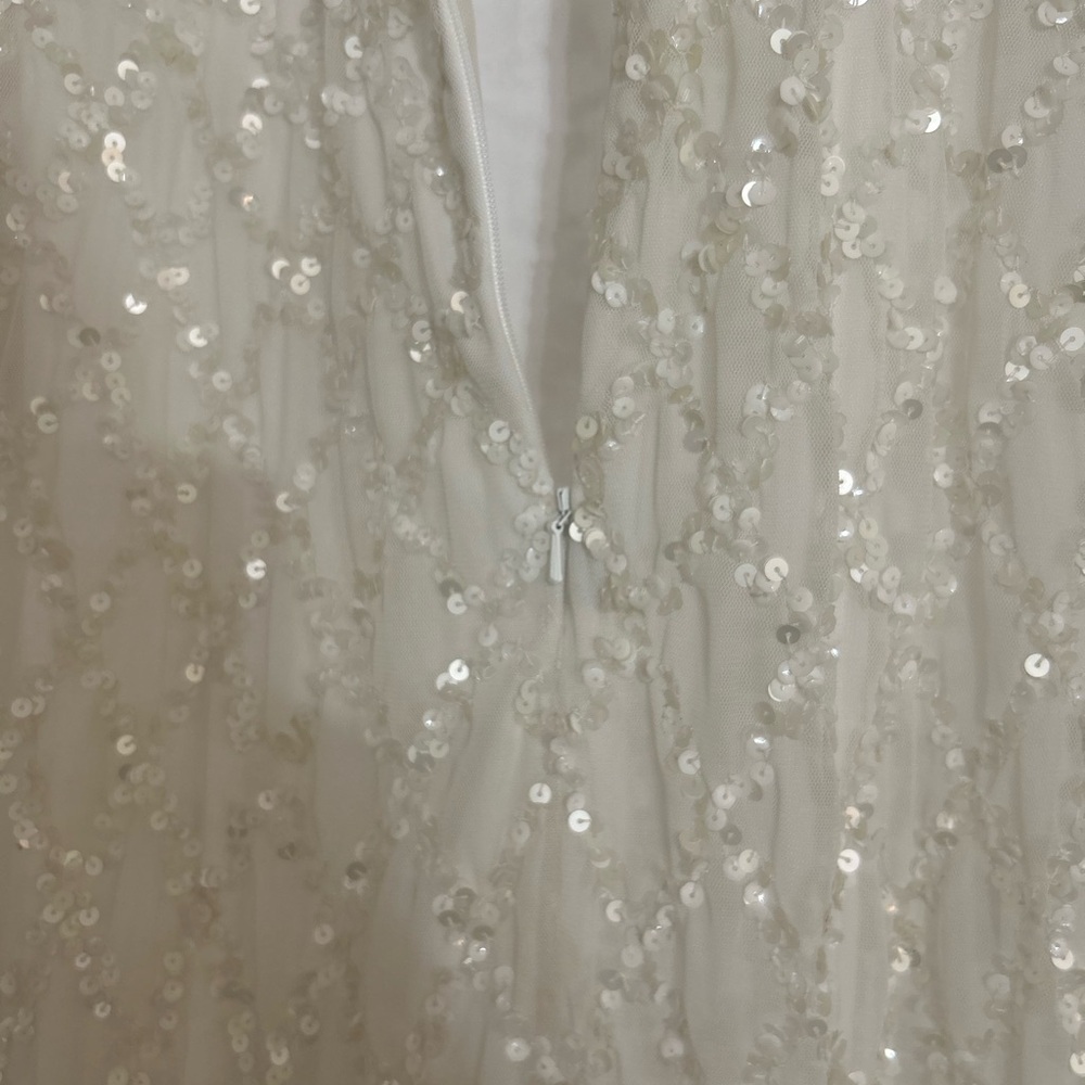 Mac Duggal Sequined Plunge Neck Sleeveless Column Gown - Picture 5 of 7
